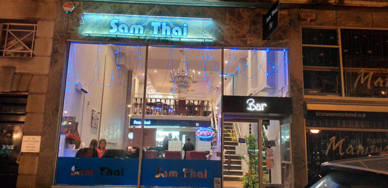 sam thai restaurant southport